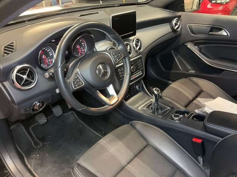 Schwarz Gebraucht 2017 Mercedes GLA180 Urban SUV | 15.555 € (Superpreis) - Bild 1/4