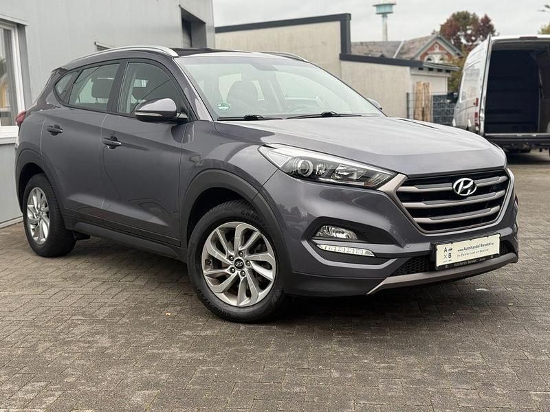 Grau Gebraucht 2016 Hyundai Tucson SUV | 11.999 € (Superpreis) - Bild 1/4