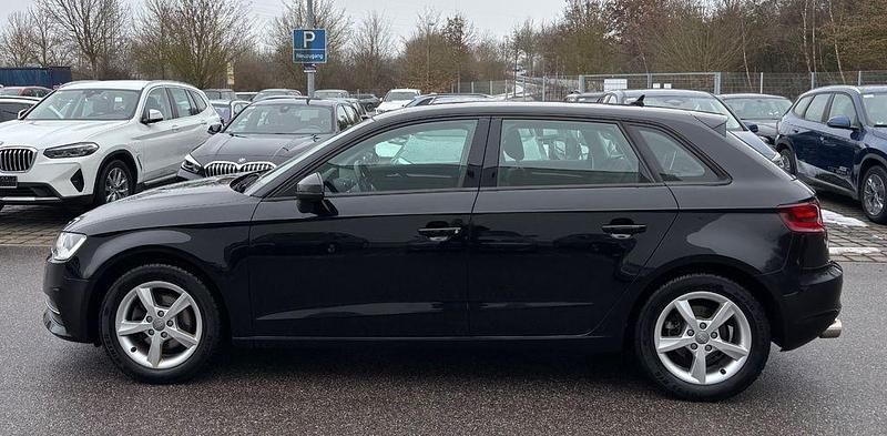 Gebraucht Audi A3 Attraction 125 PS (91 kW) 2014 Schwarz Limousine