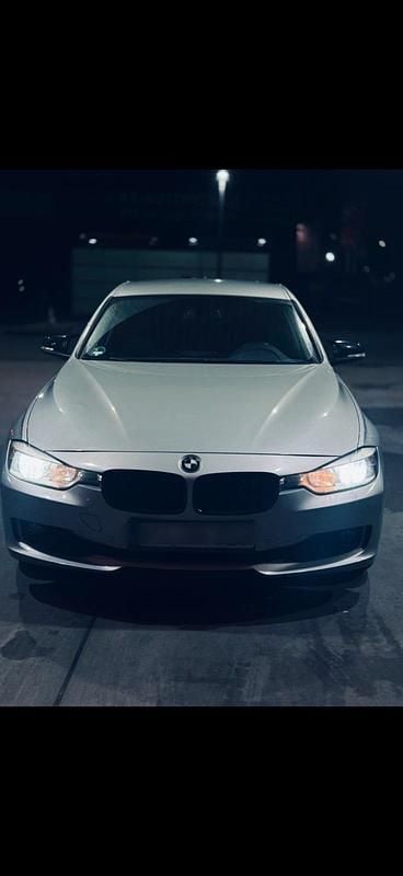 Gebraucht BMW 320 180 PS (132 kW) 2013 Silber Limousine