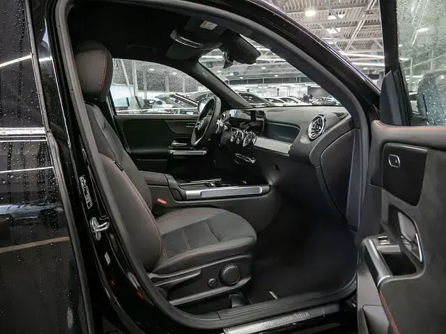 Gebraucht Mercedes GLB200 AMG line 150 PS (110 kW) 2025 Schwarz / nachtschwarz SUV