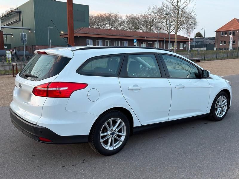 Gebraucht Ford Focus 95 PS (69 kW) 2016 Weiß Kombi
