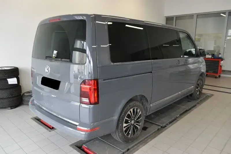 Używany VW Multivan Generation Six 150 KM (110 kW) 2022 Szary Minivan