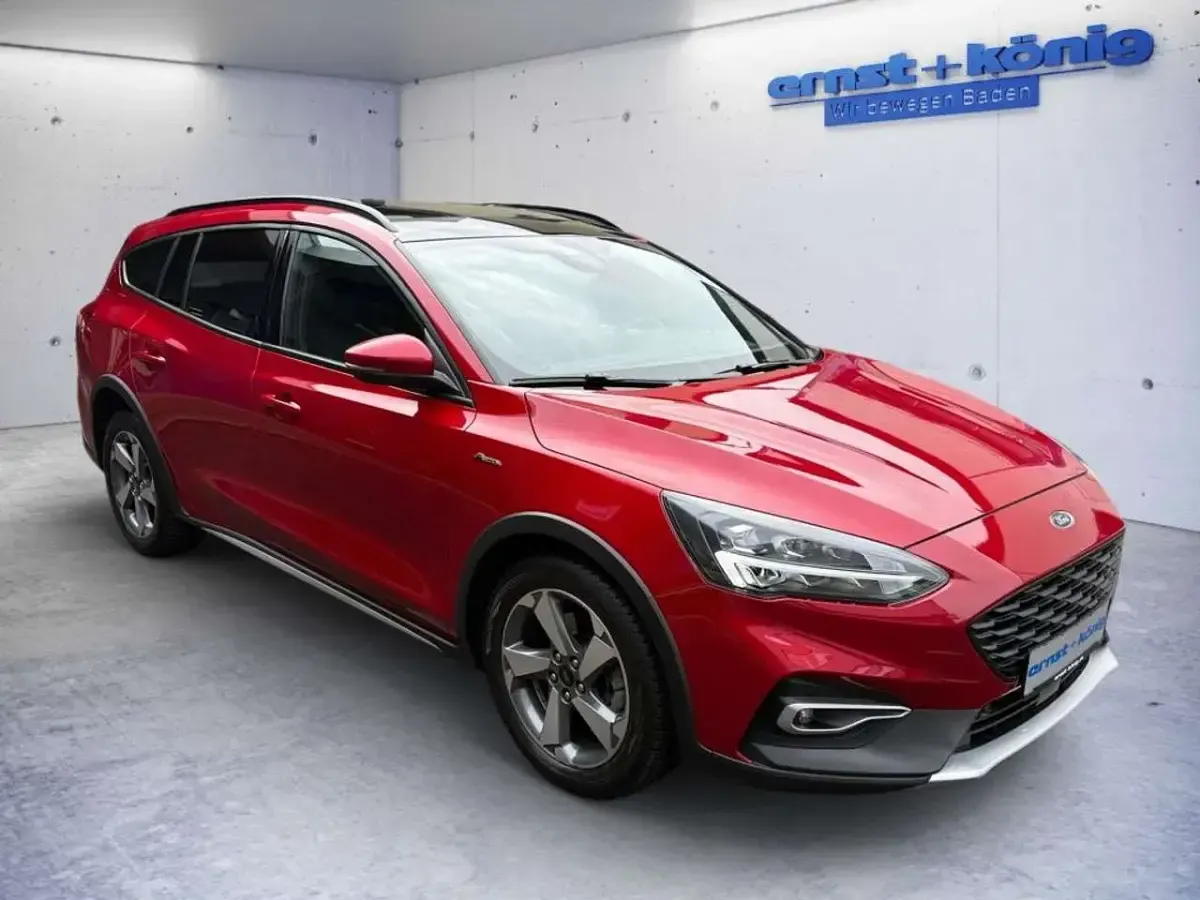 Gebraucht Ford Focus 125 PS (91 kW) 2022 Fantasticrot metallic Kombi