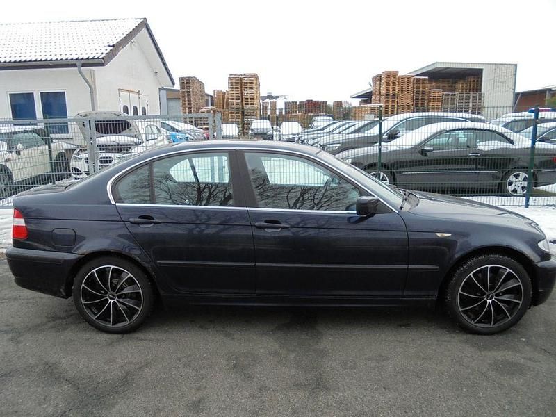 Gebraucht BMW 320 150 PS (110 kW) 2004 Blau Limousine