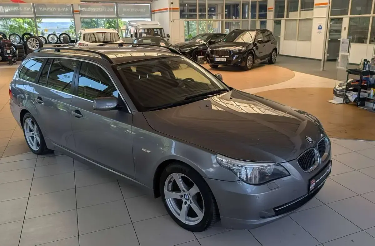 Gebraucht BMW 530 235 PS (172 kW) 2009 Spacegrau metallic Kombi