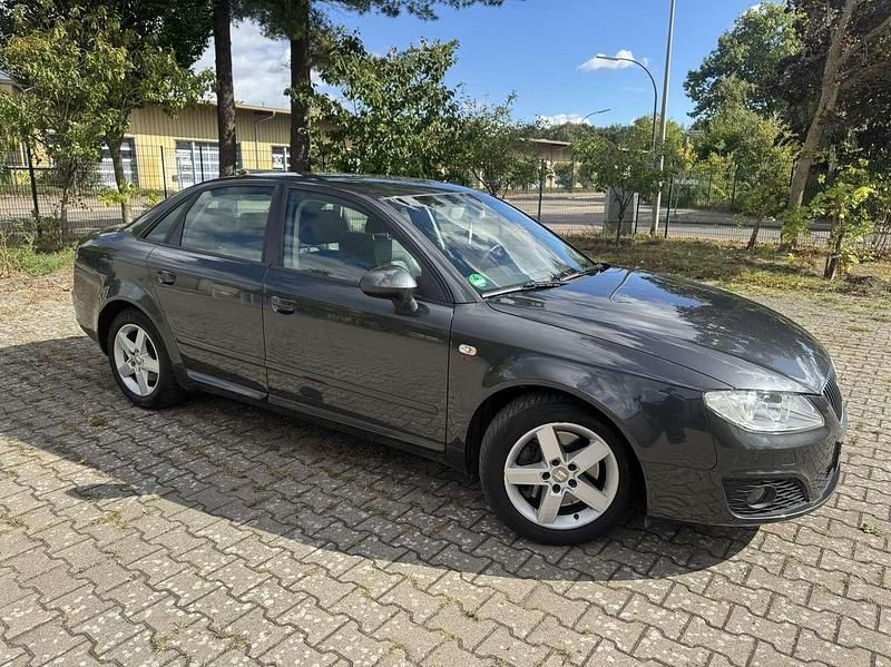 Grau Gebraucht 2010 Seat Exeo Limousine | 8.650 € (Teuer) - Bild 1/4