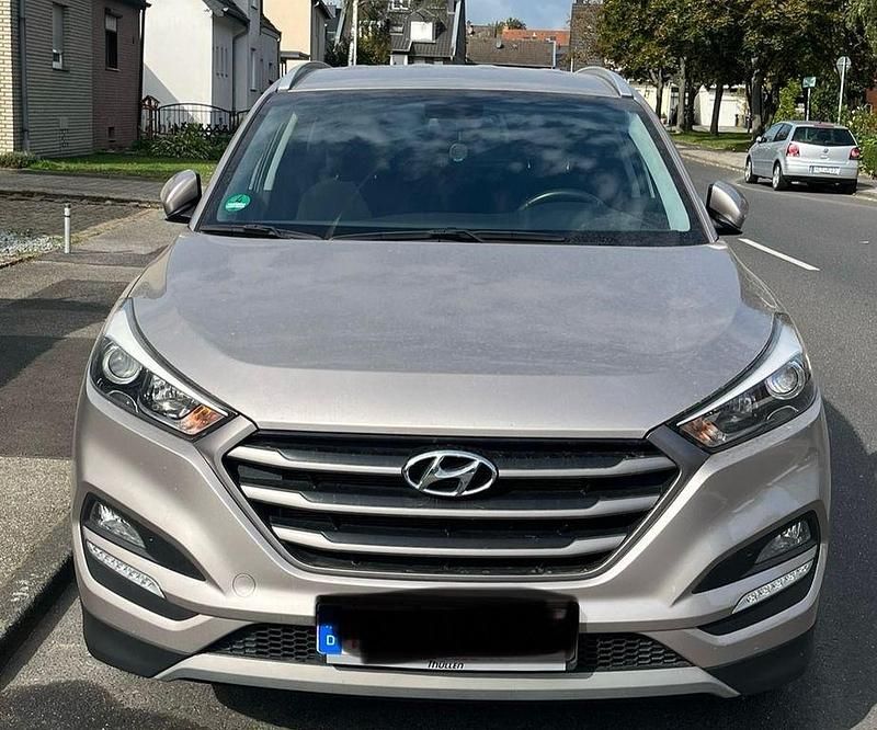 Silber Gebraucht 2015 Hyundai Tucson Trend SUV | 13.500 € (Fairer Preis) - Bild 1/4