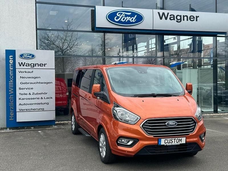 Gebraucht Ford Tourneo Titanium 131 PS (96 kW) 2024 Orange Van / Kleinbus