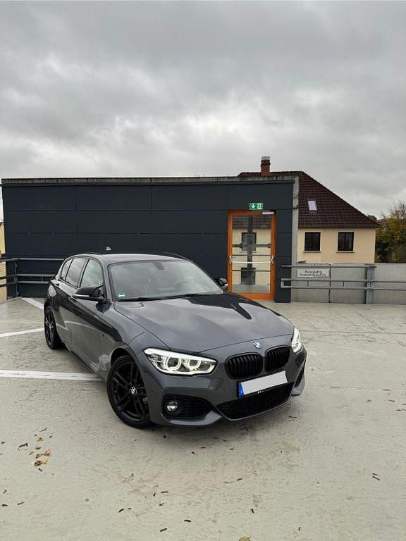 Grau Gebraucht 2018 BMW 116 Shadowline Kleinwagen | 14.190 € (Fairer Preis) - Bild 1/4