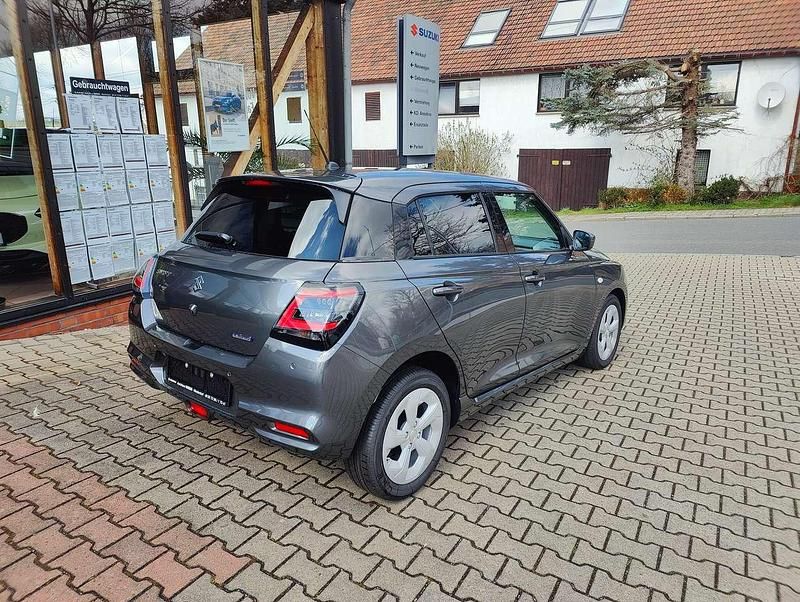 Neu Suzuki Swift Comfort 83 PS (61 kW) 2025 Mineral gray metallic Kleinwagen