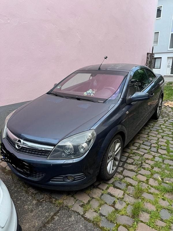 Grau Gebraucht 2009 Opel Astra Cabriolet Cabrio | 1.800 € - Bild 1/4