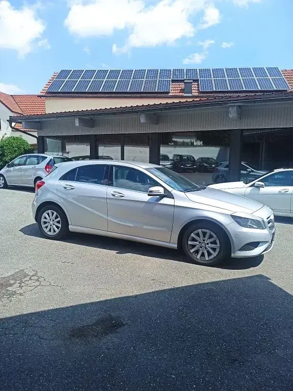 Gebraucht Mercedes A180 109 PS (80 kW) 2013 Silber Kleinwagen