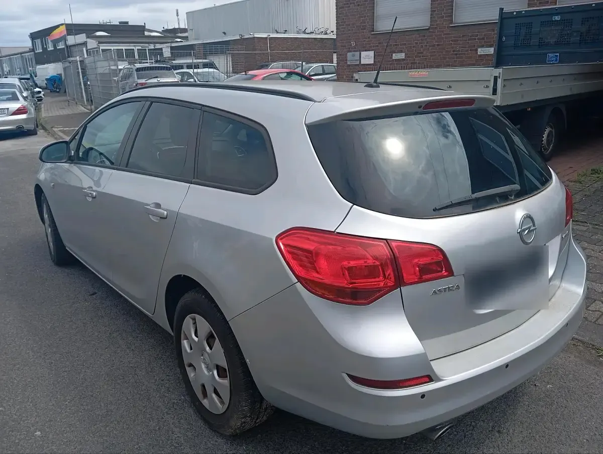 Gebraucht Opel Astra 140 PS (102 kW) 2011 Grau Kombi