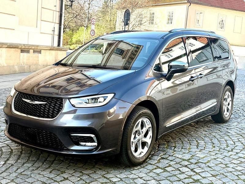 Gebraucht Chrysler Pacifica Limited 291 PS (214 kW) 2021 Grau Van