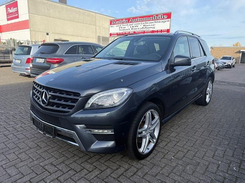 Grau Gebraucht 2013 Mercedes ML250 AMG SUV | 14.499 € (Guter Preis) - Bild 1/4
