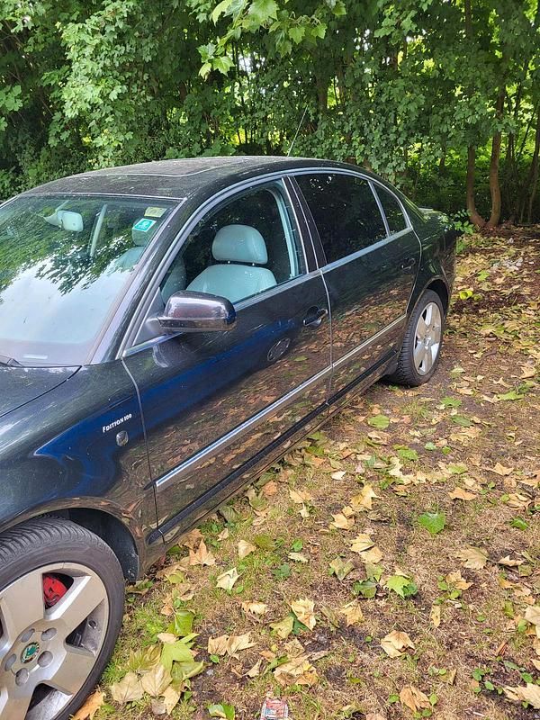 Schwarz Gebraucht 2005 Skoda Superb Limousine | 1.500 € (Fairer Preis) - Bild 1/4