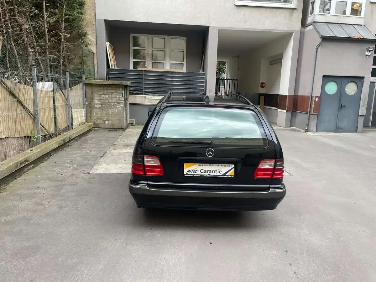 Używany Mercedes E280 Avantgarde 204 KM (150 kW) 2003 Czarny Kombi