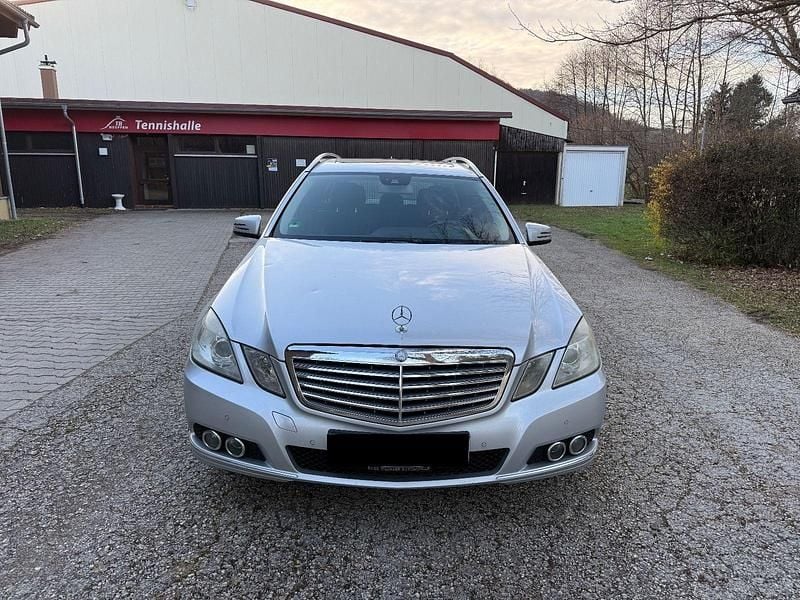 Gebraucht Mercedes E220 Elegance 170 PS (125 kW) 2009 Silber Kombi