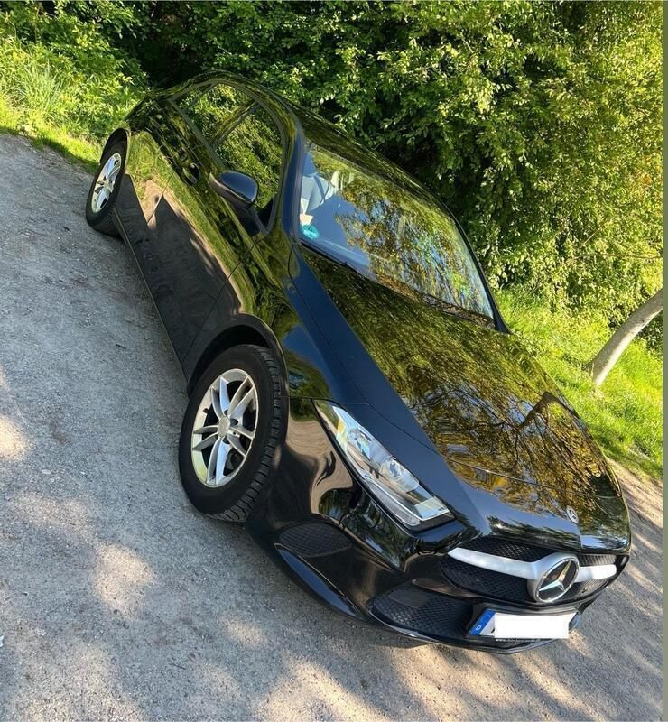 Gebraucht 2019 Mercedes A180 Limousine | 16.250 € (Superpreis) - Bild 1/4