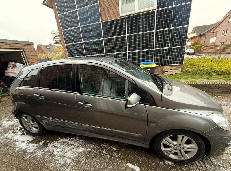 Gebraucht Mercedes B200 101 PS (74 kW) 2007 Silber Van / Kleinbus