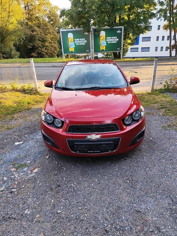 Rot Gebraucht 2011 Chevrolet Aveo Kleinwagen | 2.400 € - Bild 1/4