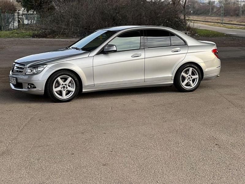 Silber Gebraucht 2008 Mercedes C220 Avantgarde Limousine | 10.299 € (Fairer Preis) - Bild 1/4