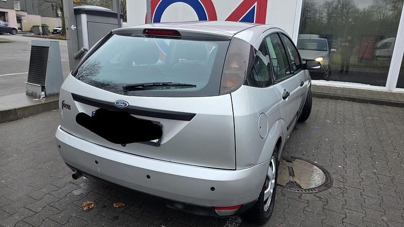Gebraucht Ford Focus 105 PS (77 kW) 2001 Silber Kleinwagen