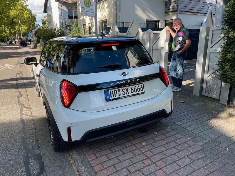 Gebraucht Mini Cooper Favoured 114 kW (156 PS) 2025 Weiß Kleinwagen