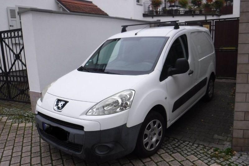 Weiß Gebraucht 2010 Peugeot Partner Van / Kleinbus | 3.850 € (Fairer Preis) - Bild 1/4