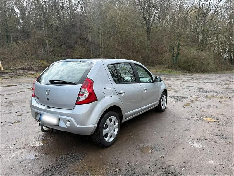 Gebraucht Dacia Sandero 87 PS (63 kW) 2010 Silber Kleinwagen