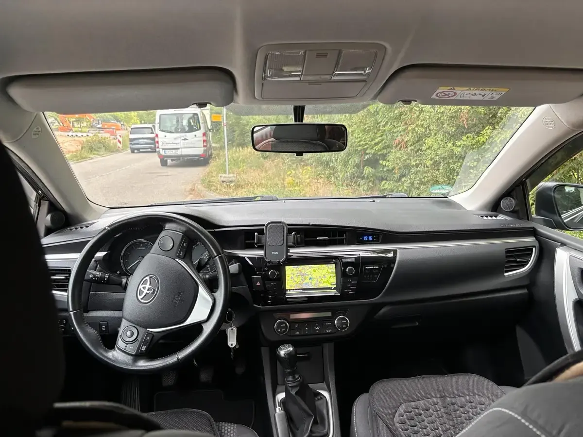 Gebraucht Toyota Corolla 132 PS (97 kW) 2015 Schwarz Limousine