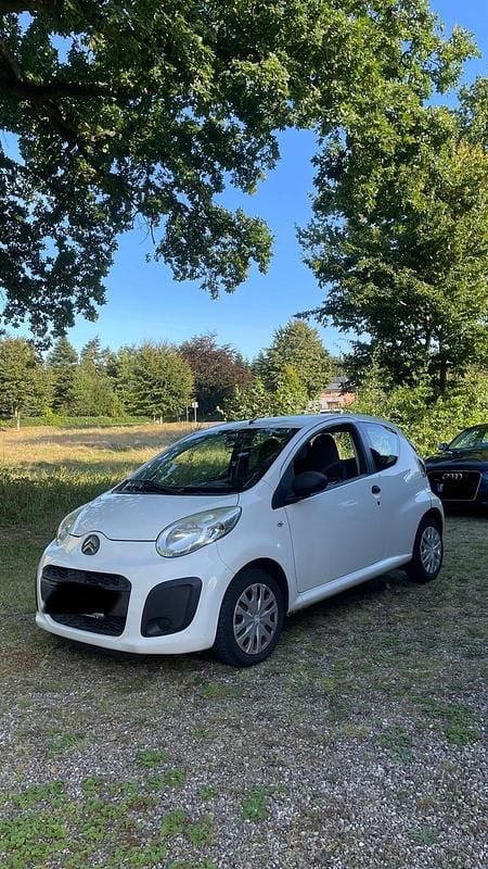 Weiß Gebraucht 2012 Citroën C1 Kleinwagen | 1.600 € (Fairer Preis) - Bild 1/4