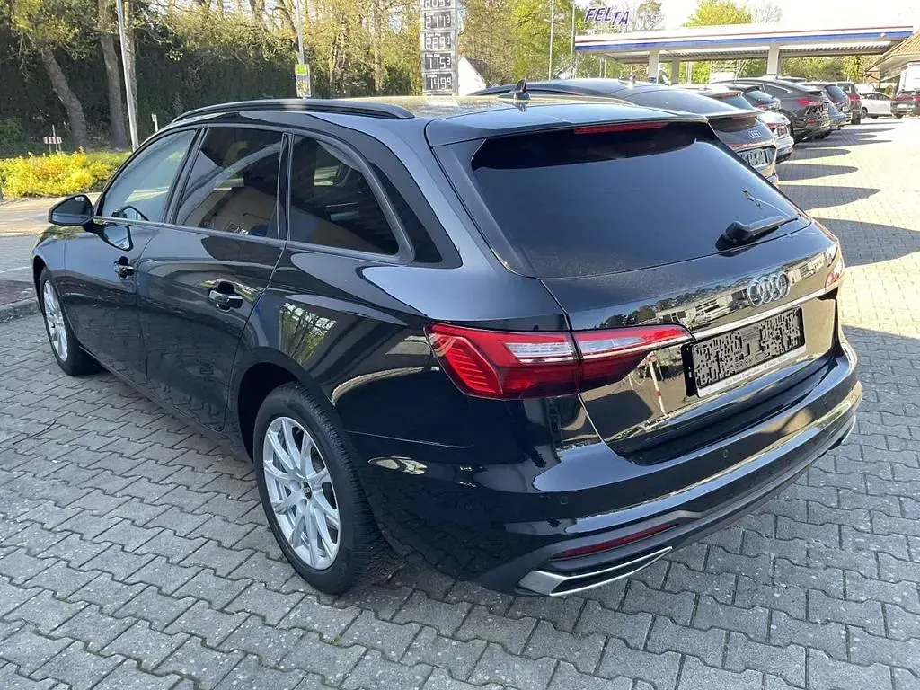 Używany Audi A4 Basis 150 KM (110 kW) 2022 Czarny Kombi