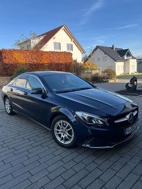 Gebraucht Mercedes CLA220 170 PS (125 kW) 2018 Blau Limousine