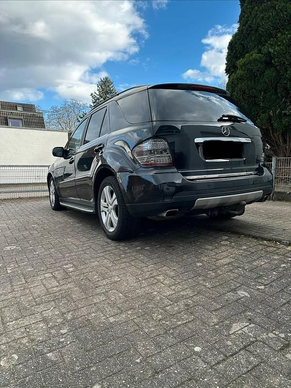 Gebraucht Mercedes ML280 190 PS (139 kW) 2007 Schwarz SUV
