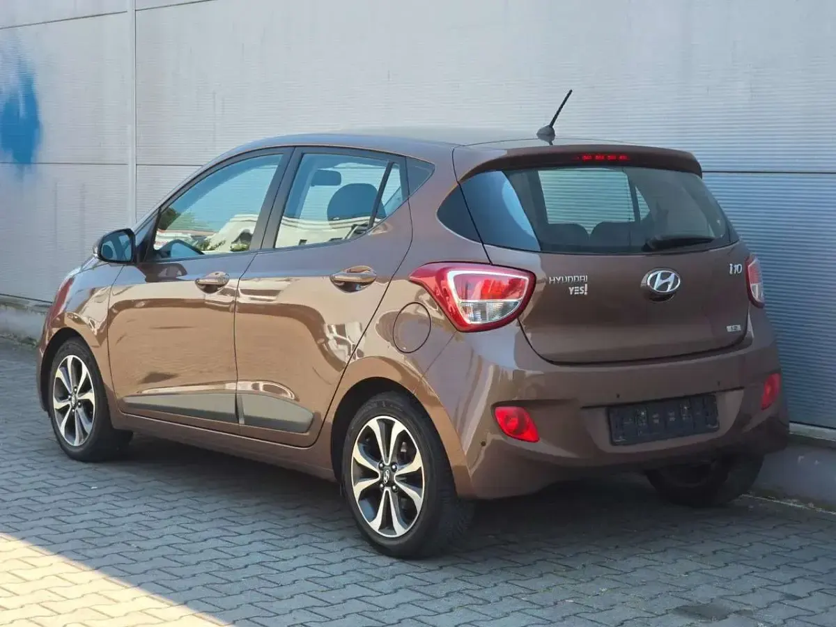 Gebraucht Hyundai i10 YES! 87 PS (63 kW) 2015 Braun Kleinwagen