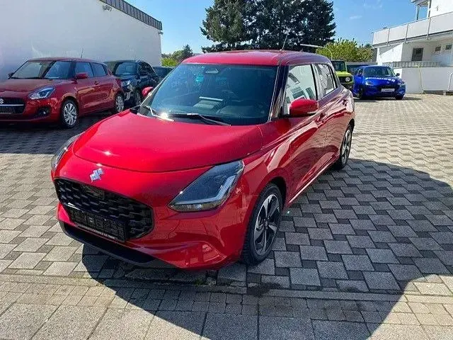Neu Suzuki Swift Comfort+ 82 PS (60 kW) 2025 Rot Kleinwagen