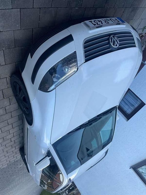 Weiß Gebraucht 2002 VW Passat Kombi | 2.500 € (Teuer) - Bild 1/4
