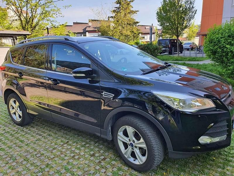Gebraucht Ford Kuga Individual 150 PS (110 kW) 2016 Schwarz SUV