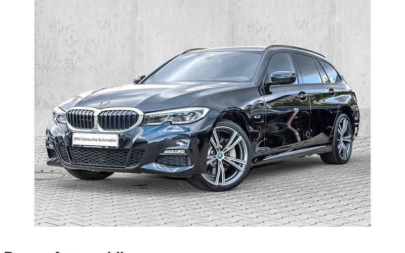 Schwarz Gebraucht 2022 BMW 330e M Sport Kombi | 37.880 € (Etwas zu teuer) - Bild 1/4