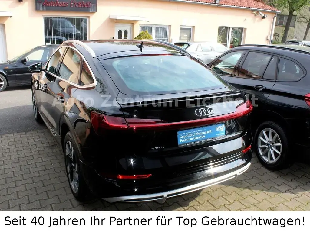Second-hand Audi e-tron Sportback S-Line 300 kW (408 CP) 2023 Negru SUV