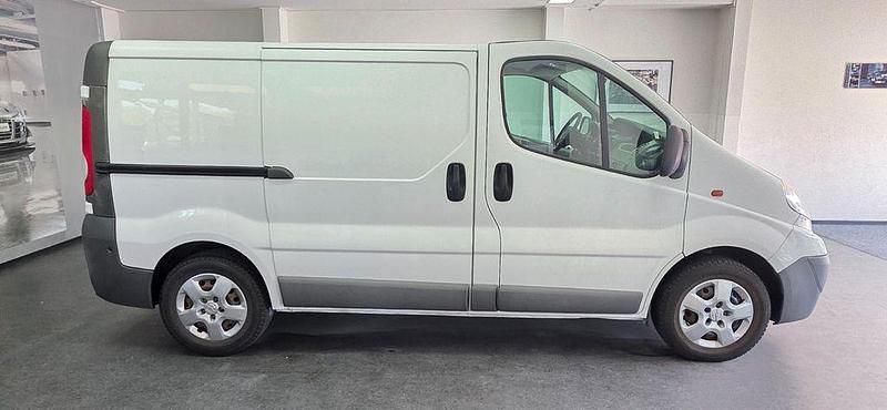 Weiß Gebraucht 2012 Opel Vivaro Van | 6.990 € (Fairer Preis) - Bild 1/4