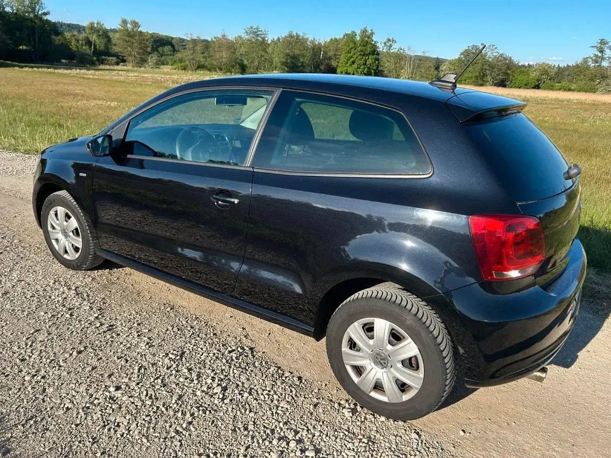 Gebraucht VW Polo Life 90 PS (66 kW) 2013 Schwarz Kleinwagen