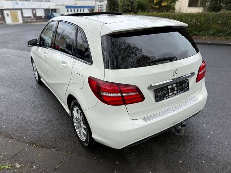 Gebraucht Mercedes B180 122 PS (89 kW) 2017 Calcitweiss/zirrusweiss Van / Kleinbus