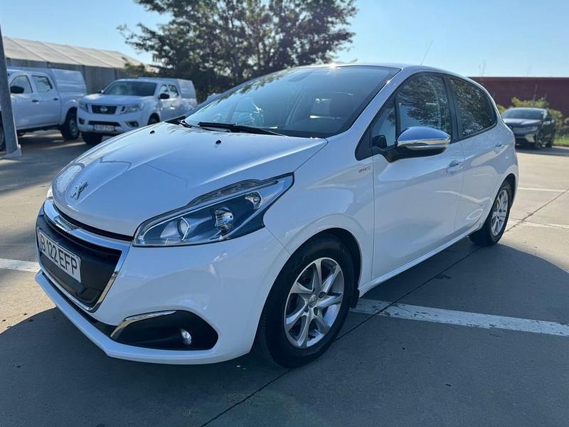 Weiß Gebraucht 2017 Peugeot 208 Style Kleinwagen | 9.050 € (Fairer Preis) - Bild 1/4