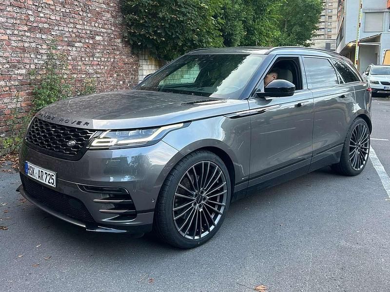 Grau Gebraucht 2018 Land Rover Range Rover Velar Dynamic SUV | 36.500 € (Etwas zu teuer) - Bild 1/4