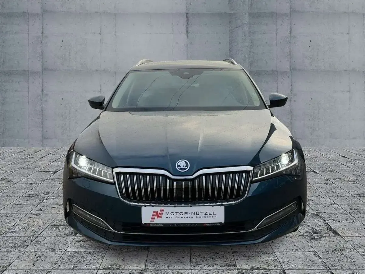 Gebraucht Skoda Superb Style 200 PS (147 kW) 2022 Blau Kombi