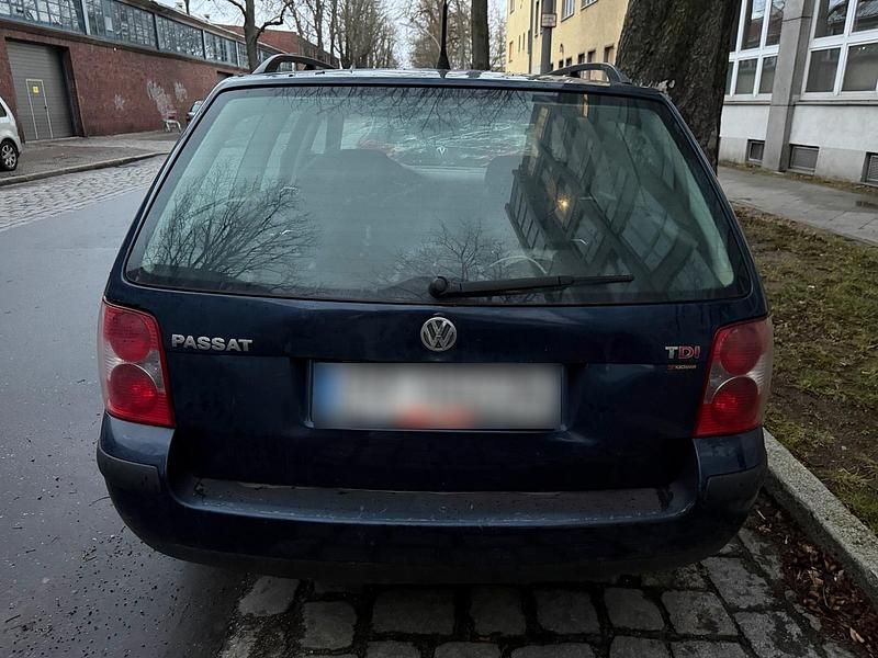 Gebraucht VW Passat 131 PS (96 kW) 2003 Blau Kombi