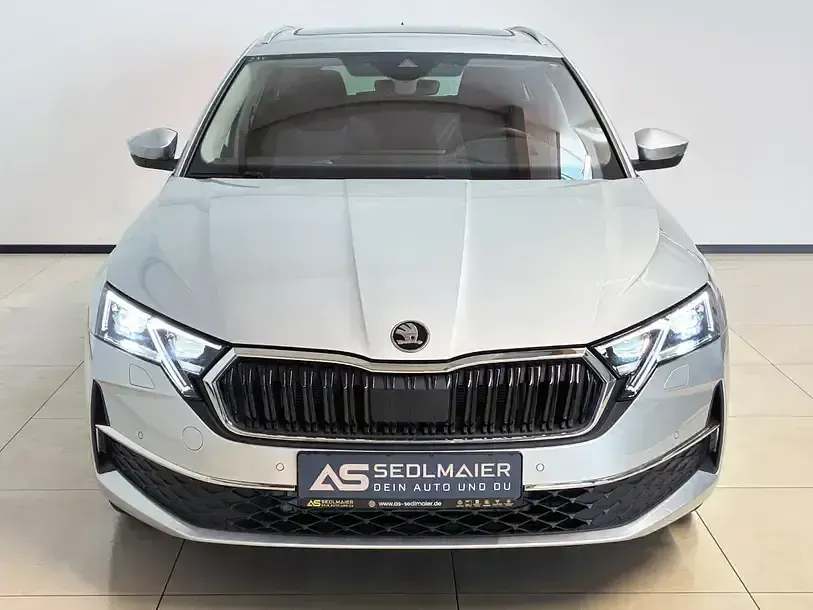 Gebraucht Skoda Octavia Selection 150 PS (110 kW) 2024 Brillantsilber Kombi